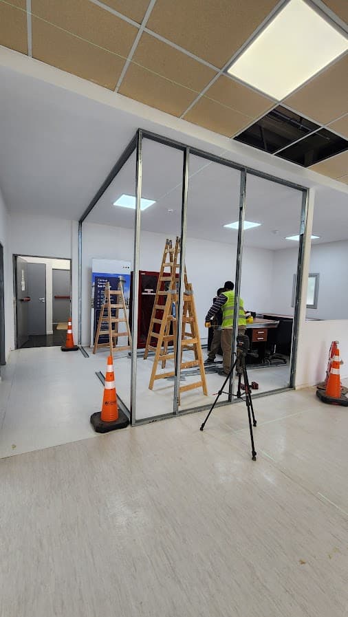 Remodelación y adecuación de almacenes y talleres
