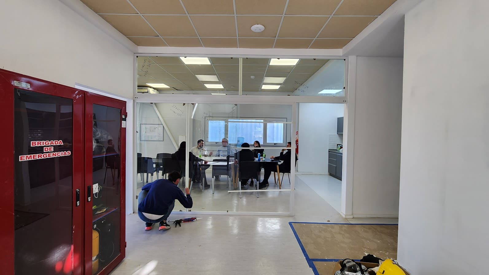 Remodelación y adecuación de almacenes y talleres - Imagen 11