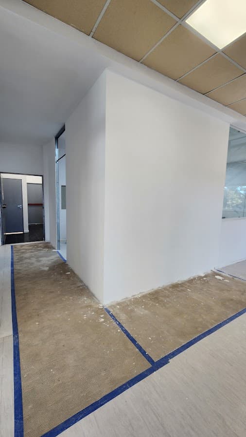 Remodelación y adecuación de almacenes y talleres - Imagen 16