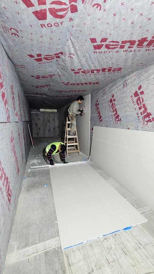 Remodelación y adecuación de almacenes y talleres - Imagen 23