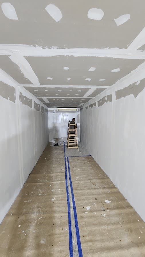 Remodelación y adecuación de almacenes y talleres - Imagen 28